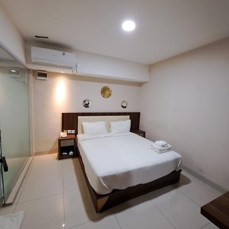 Hotel Morena Batam Экстерьер фото